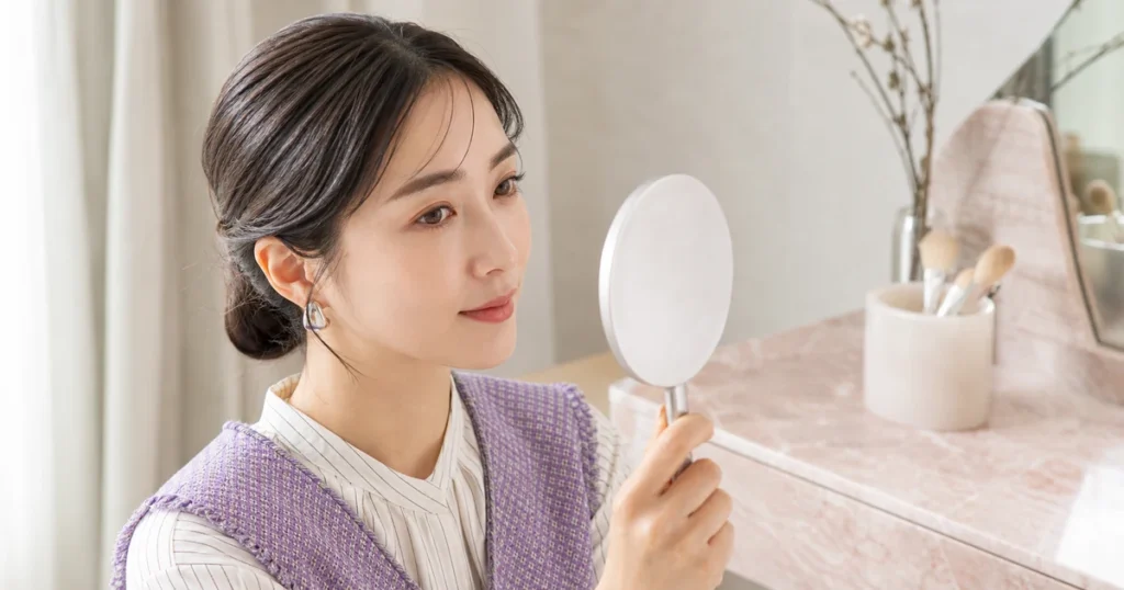 眉の剃り跡を青み補整で目立たなくするメイクのアイキャッチ