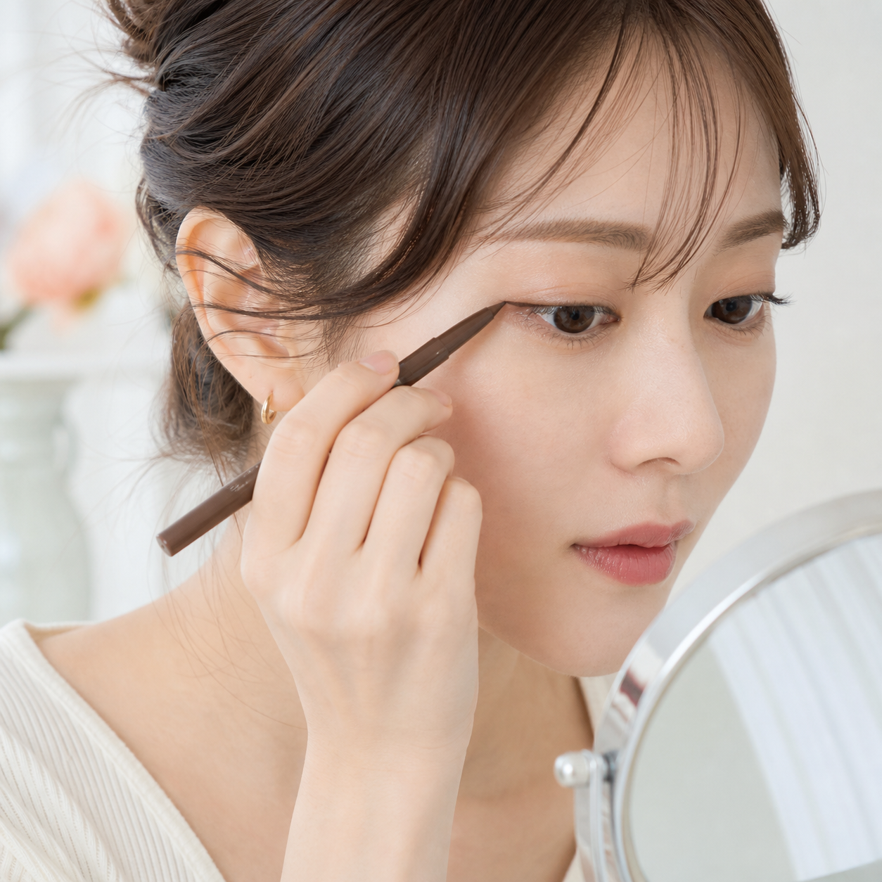 初心者向けアイラインの引き方|太くしない基本と失敗の直し方
